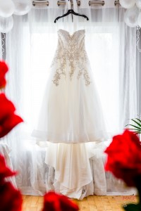 Photographe Mariage Beloeil robe mariée et fleur rose