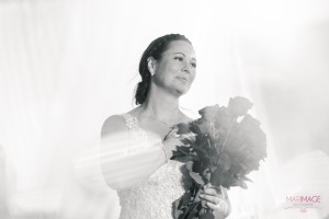 Photographe Mariage Beloeil fleurs roses mariée noir et blanc